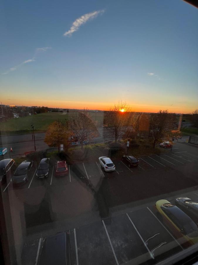 Aeropartment & Aerotel, London Heathrow Airport, Terminal 4, Ev Stations & Cheap Parking On Site! 히드로 외부 사진